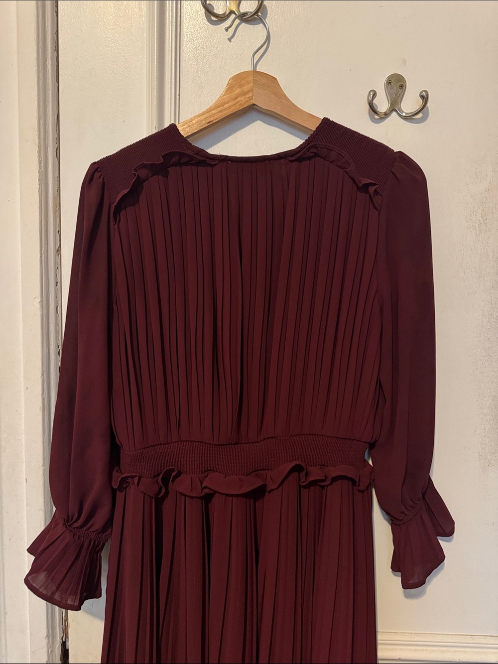 Dress Forum - Elegant Long Sleeve V-Neck Maxi Dress in Burgundy - Picture 8 of 8